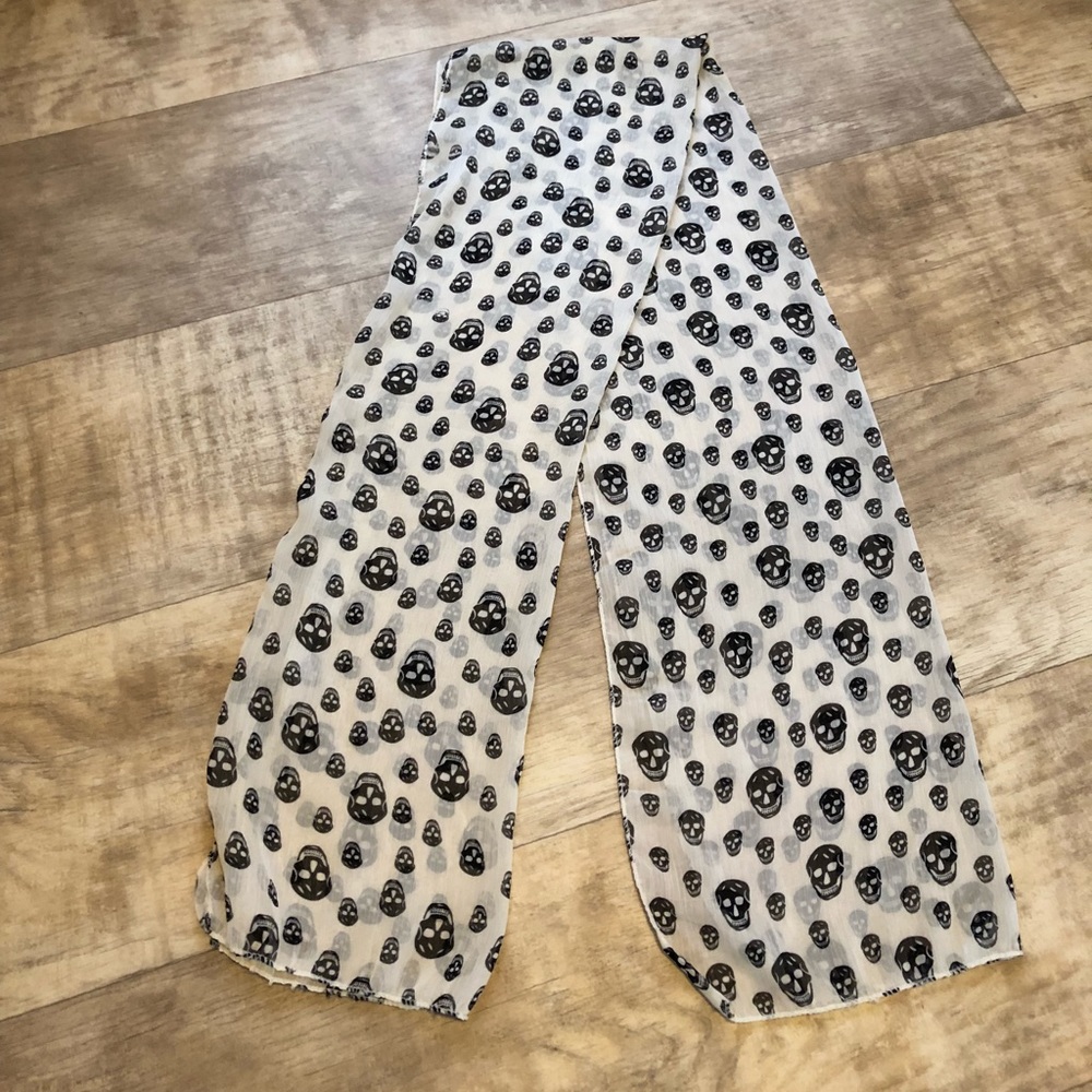 Skull scarf